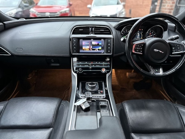 Used Jaguar XE 2018 for sale - 76280002: Photo 6