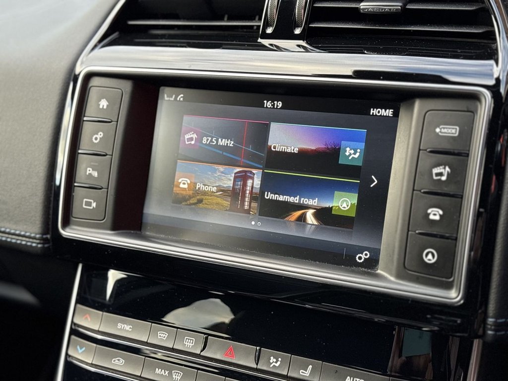 Used Jaguar XE 2018 for sale - 76909918: Photo 32