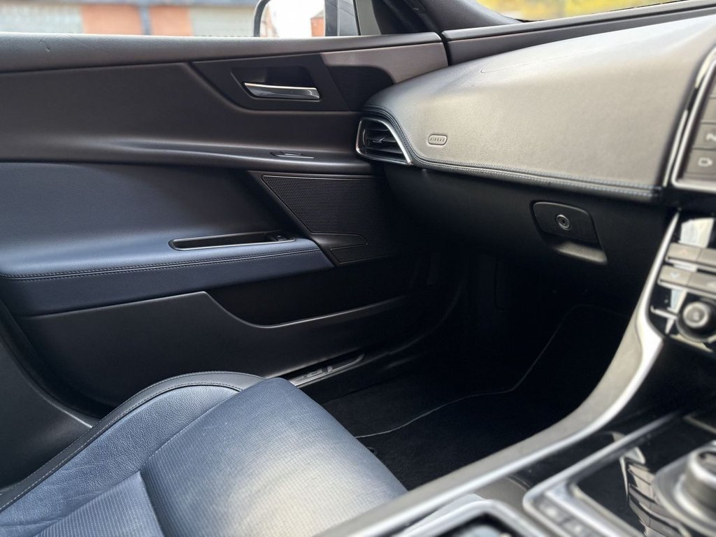 Used Jaguar XE 2018 for sale - 76909918: Photo 33