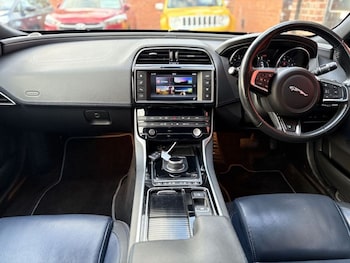 Used Jaguar XE 2018 for sale - 76909918: Photo