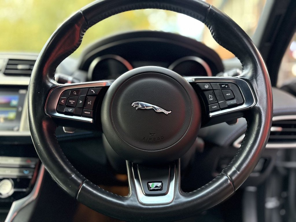 Used Jaguar XE 2018 for sale - 76909918: Photo 5