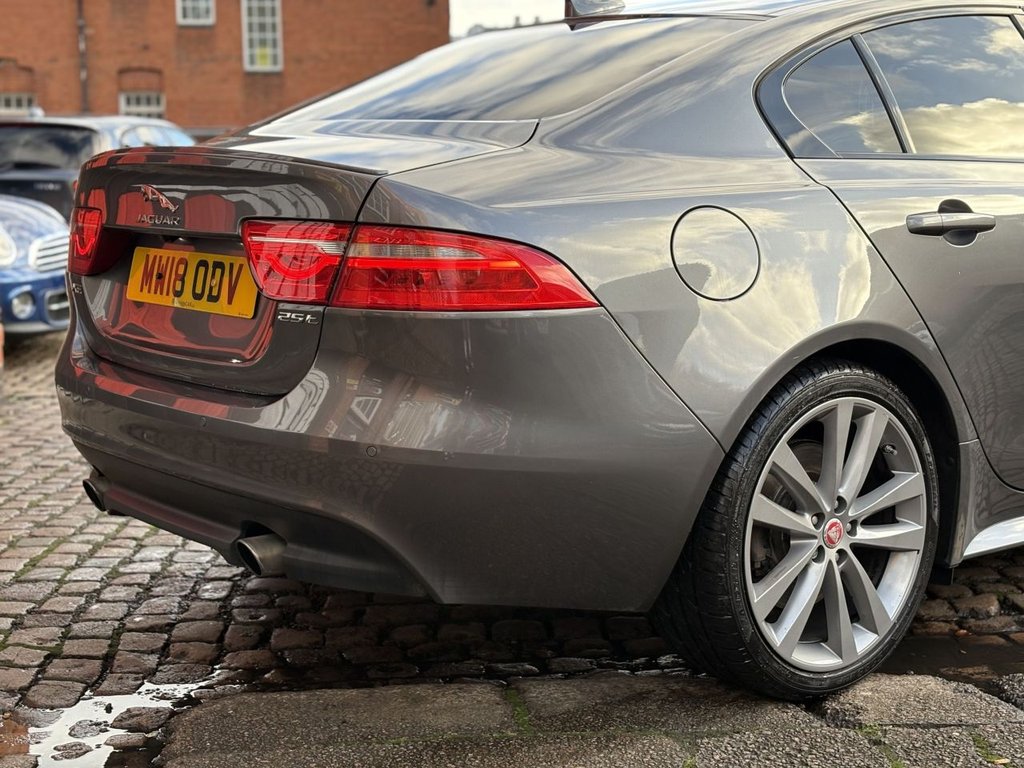 Used Jaguar XE 2018 for sale - 76909918: Photo 9