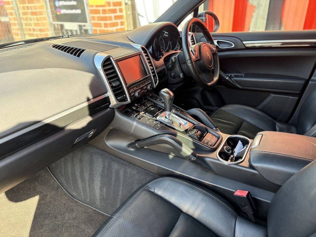 Used Porsche Cayenne 2011 for sale - 77748605: Photo 4