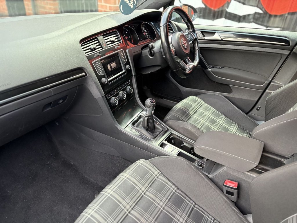 Used Volkswagen Golf 2015 for sale - 76848214: Photo 21