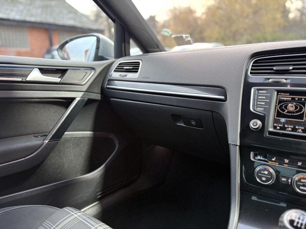 Used Volkswagen Golf 2015 for sale - 76848214: Photo 29