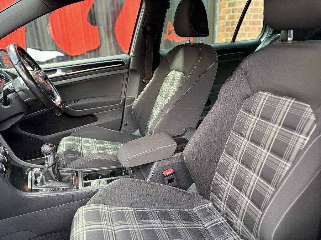 Used Volkswagen Golf 2015 for sale - 76848214: Photo 4