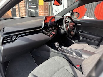 Used Toyota C-HR 2018 for sale - 78401862: Photo