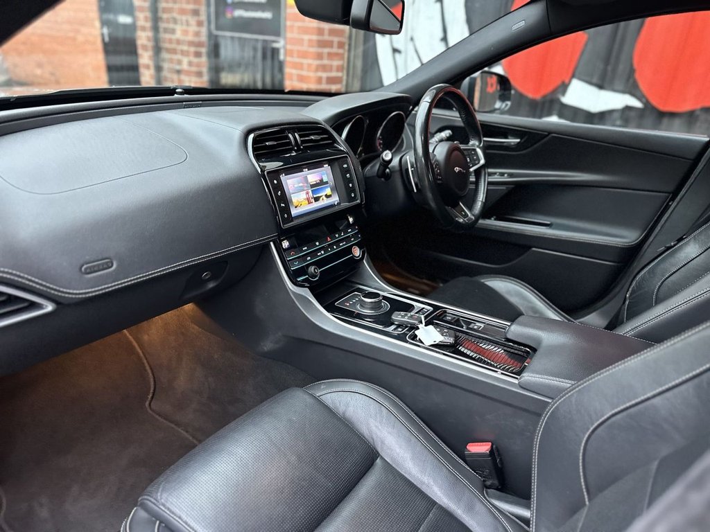 Used Jaguar XE 2018 for sale - 76453925: Photo 4