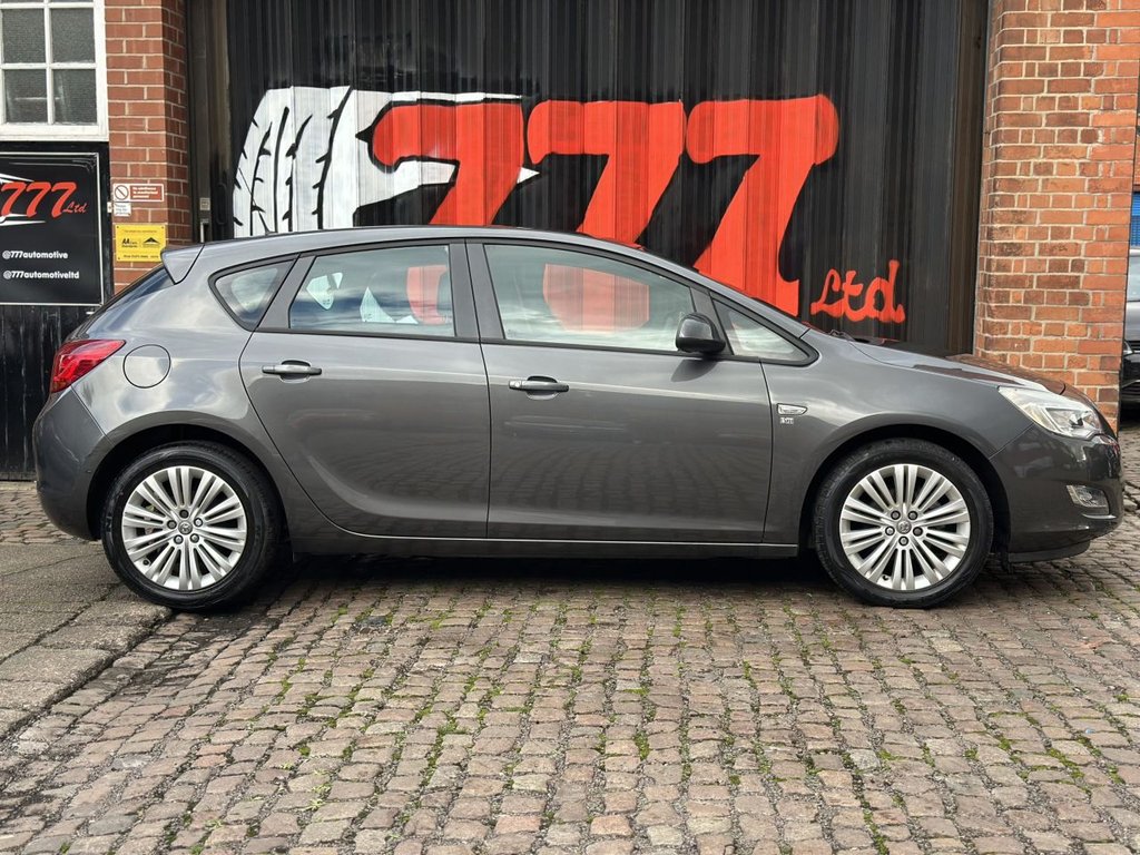 Used Vauxhall Astra 2011 for sale - 76345830: Photo 2