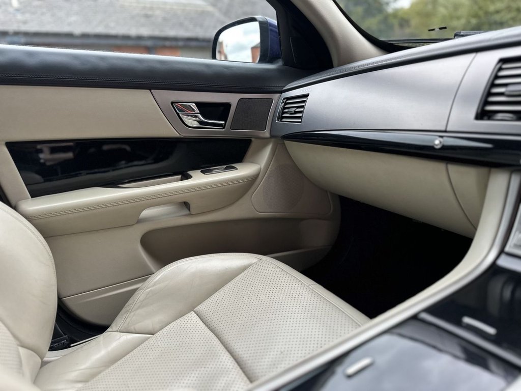 Used Jaguar XF 2011 for sale - 76080784: Photo 30