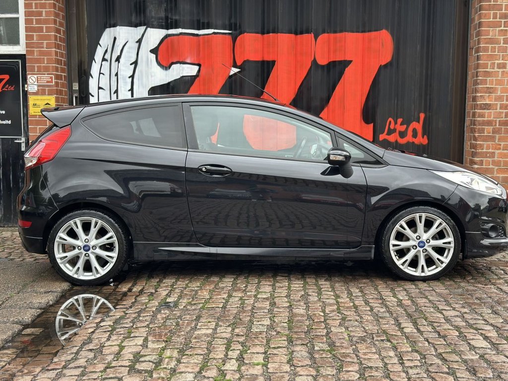 Used Ford Fiesta 2015 for sale - 76323635: Photo 2