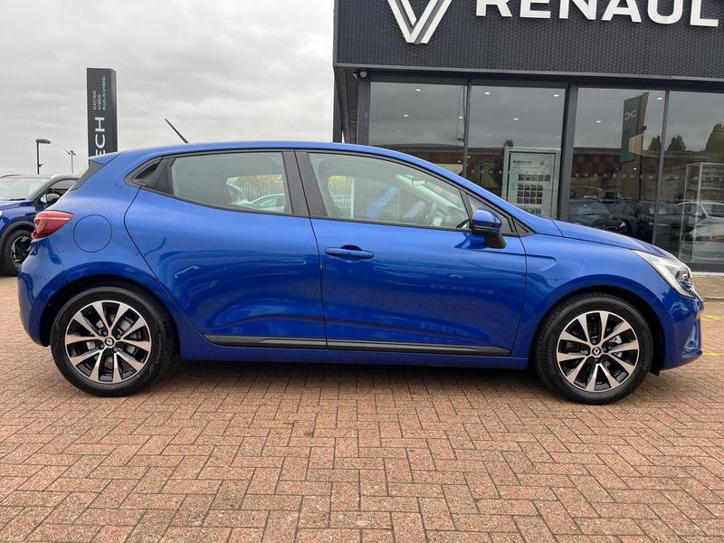 Used Renault Clio 2022 for sale - 76234804: Photo 2