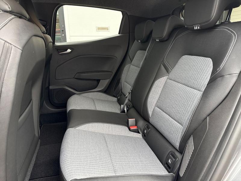 Used Renault Clio 2025 for sale - 76452944: Photo 17