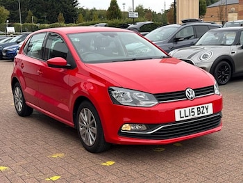 2015 - Hatchback SE Automatic 5-Door