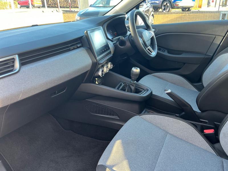 Used Renault Clio 2024 for sale - 76850933: Photo 15