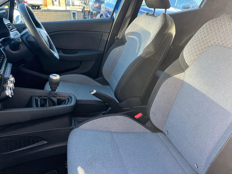 Used Renault Clio 2024 for sale - 76850933: Photo 16