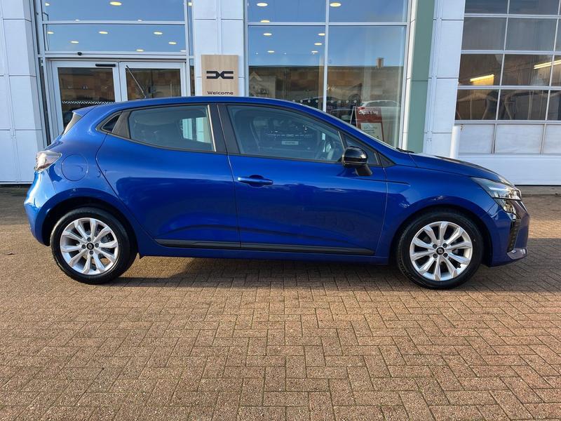 Used Renault Clio 2024 for sale - 76850933: Photo 2