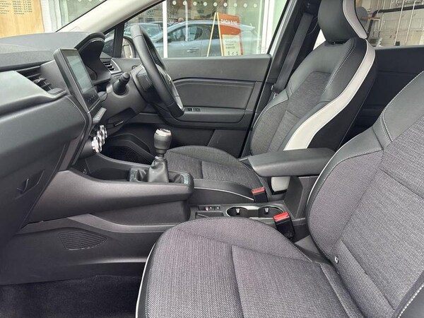 Used Renault Captur 2024 for sale - 75529717: Photo 16