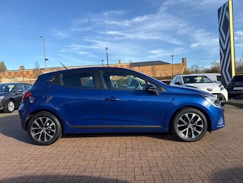 Used Renault Clio 2023 for sale - 76580906: Photo