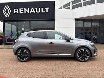 Used Renault Clio 2025 for sale - 76234892: Photo 2