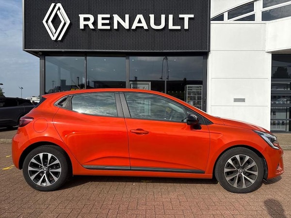 Used Renault Clio 2023 for sale - 75550140: Photo 2