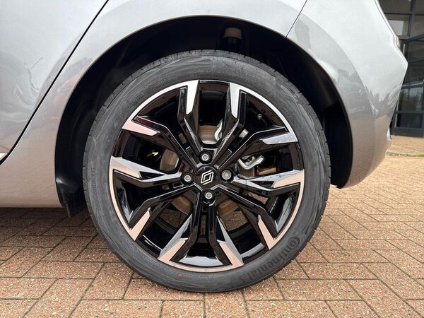 Used Renault Clio 2025 for sale - 76234795: Photo 9