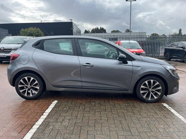 Used Renault Clio 2023 for sale - 76234797: Photo 2