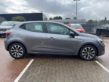Used Renault Clio 2023 for sale - 76234797: Photo 2