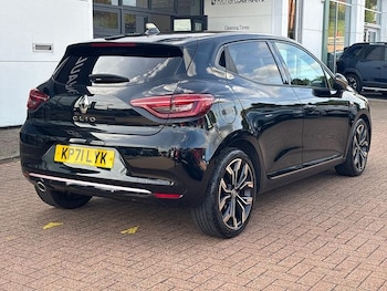 Used Renault Clio 2021 for sale - 76315644: Photo