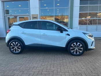 Used Renault Captur 2023 for sale - 76641078: Photo