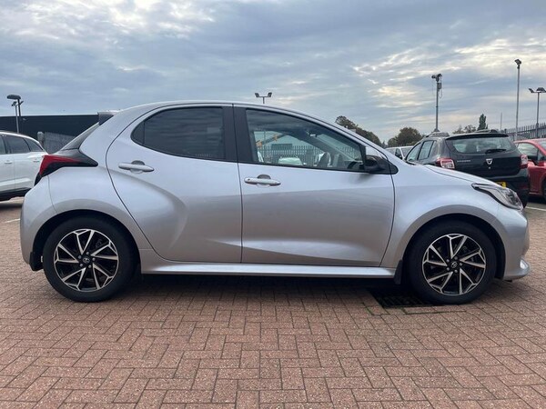 Used Toyota Yaris 2022 for sale - 76097244: Photo 2
