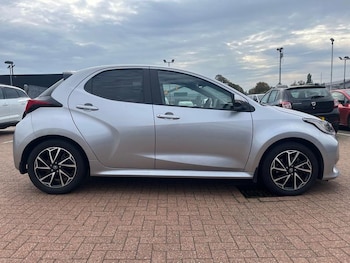 Used Toyota Yaris 2022 for sale - 76097244: Photo 2