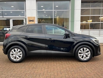 Used Renault Captur 2021 for sale - 76850932: Photo