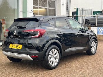 Used Renault Captur 2021 for sale - 76850932: Photo