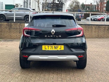 Used Renault Captur 2021 for sale - 76850932: Photo