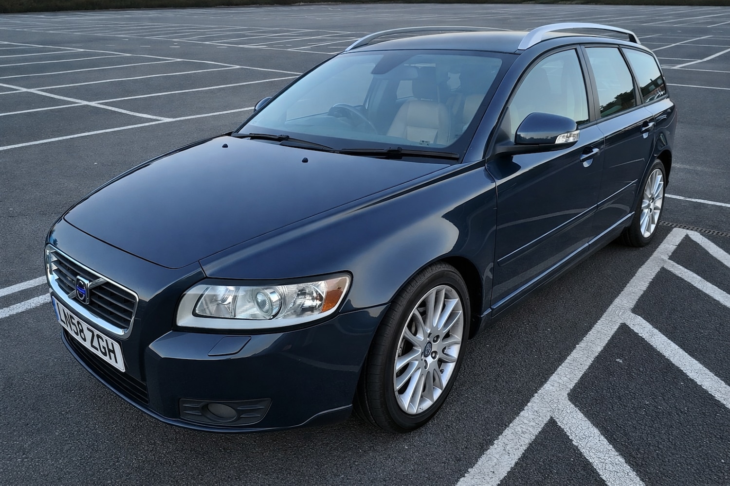 Used Volvo V50 2009 for sale - 77730714: Photo 2