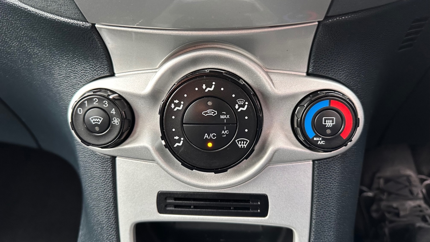 Used Ford Fiesta 2011 for sale - 77001019: Photo 27