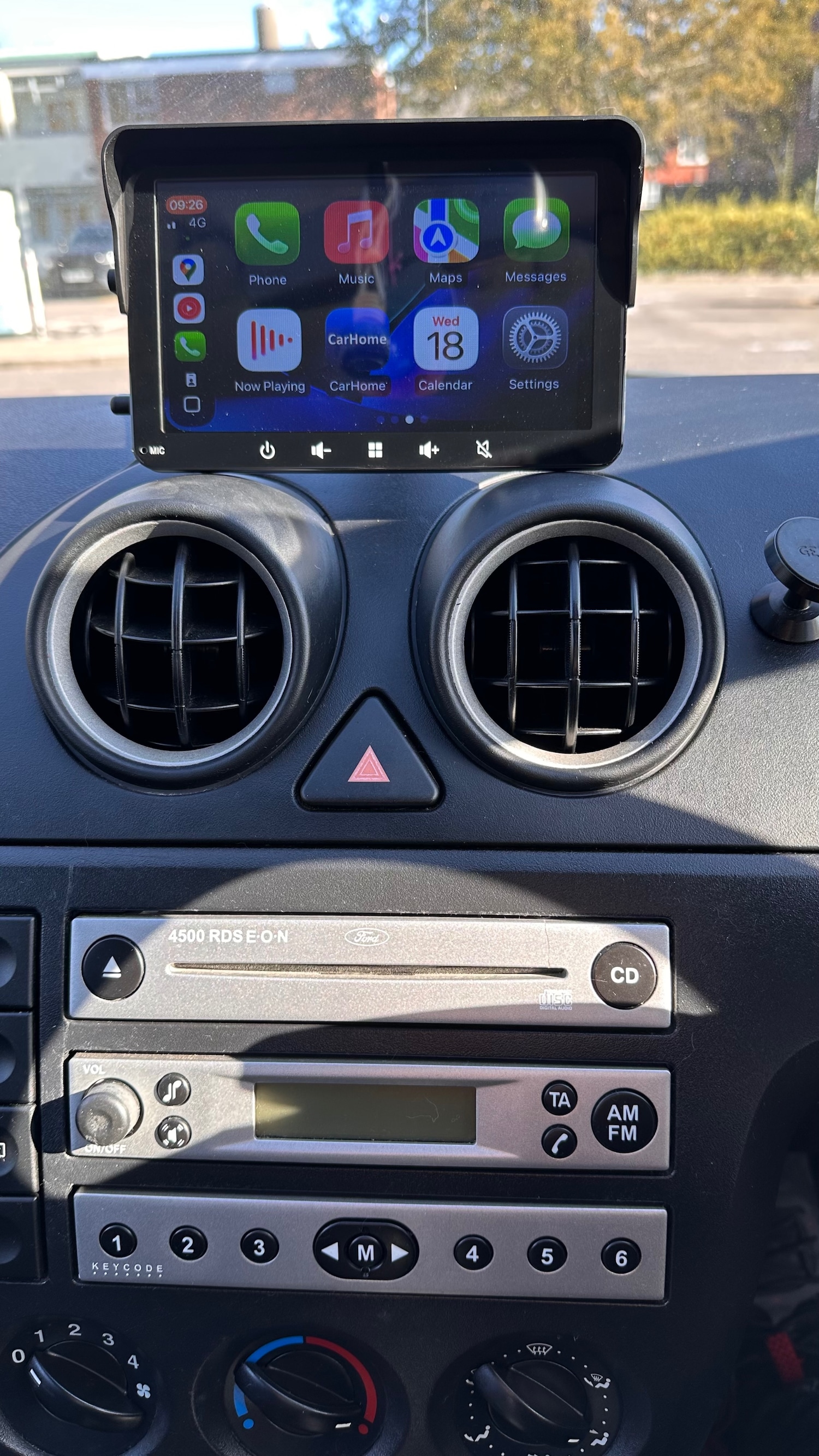 Used Ford Fiesta 2004 for sale - 77928879: Photo 2