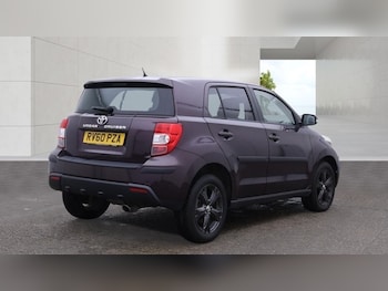 Used Toyota Urban Cruiser 2010 for sale - 79388844: Photo