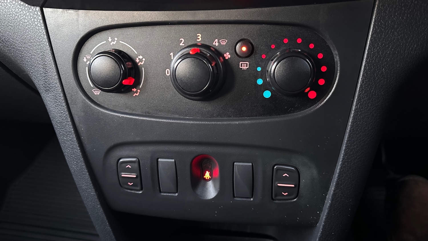 Used Dacia Sandero Stepway 2015 for sale - 77318258: Photo 24