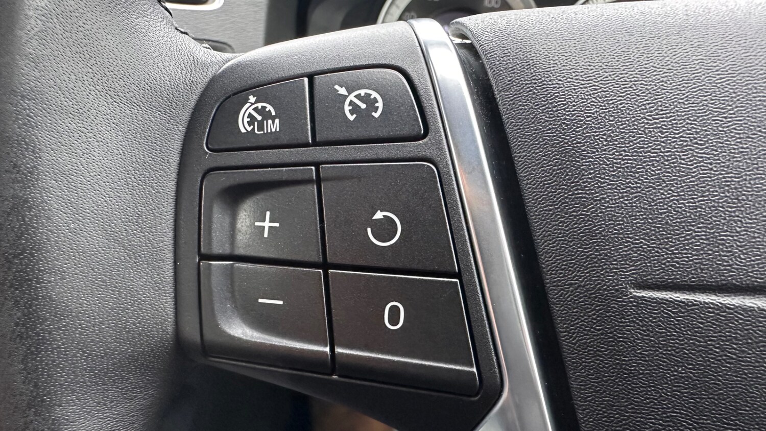 Used Volvo S60 2011 for sale - 77603780: Photo 41