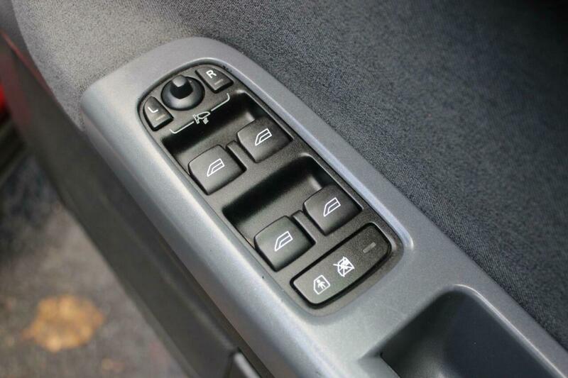 Used Volvo V50 2005 for sale - 76368347: Photo 23