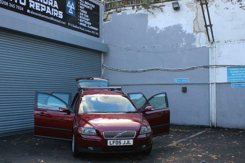 Used Volvo V50 2005 for sale - 76368347: Photo 5