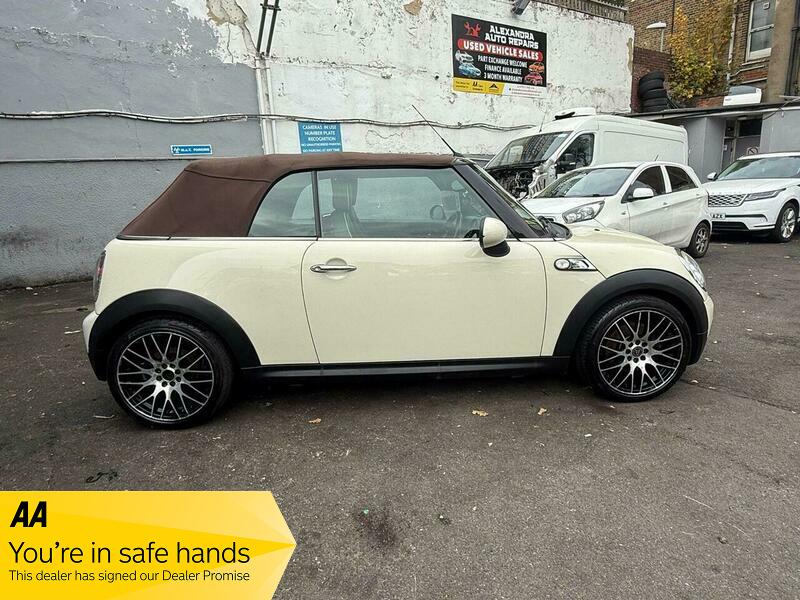 Used MINI Convertible 2010 for sale - 76323867: Photo 10