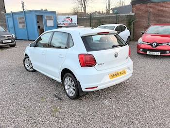 Used Volkswagen Polo 2014 for sale - 76801845: Photo