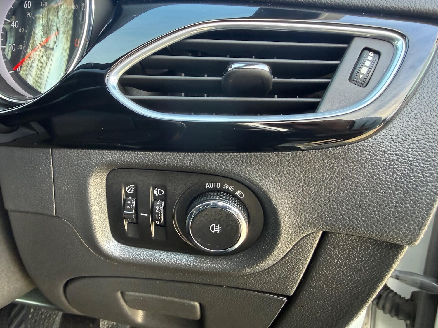 Used Vauxhall Astra for sale - 78147950: Photo 30