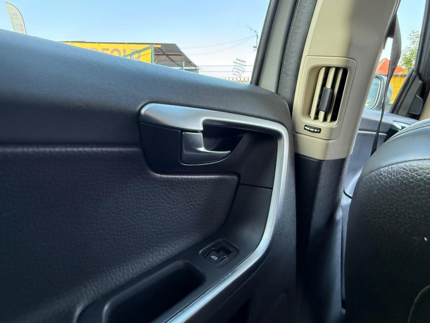 Used Volvo XC60 2009 for sale - 76744864: Photo 37