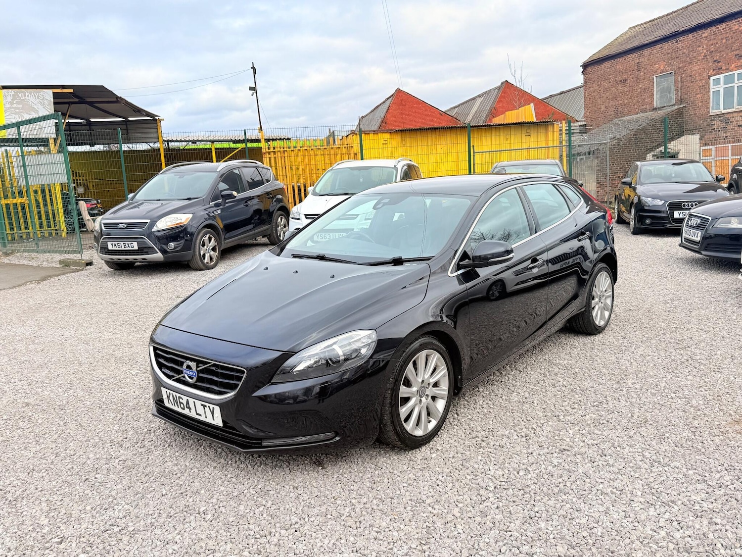 Used Volvo V40 2014 for sale - 77091730: Photo 21