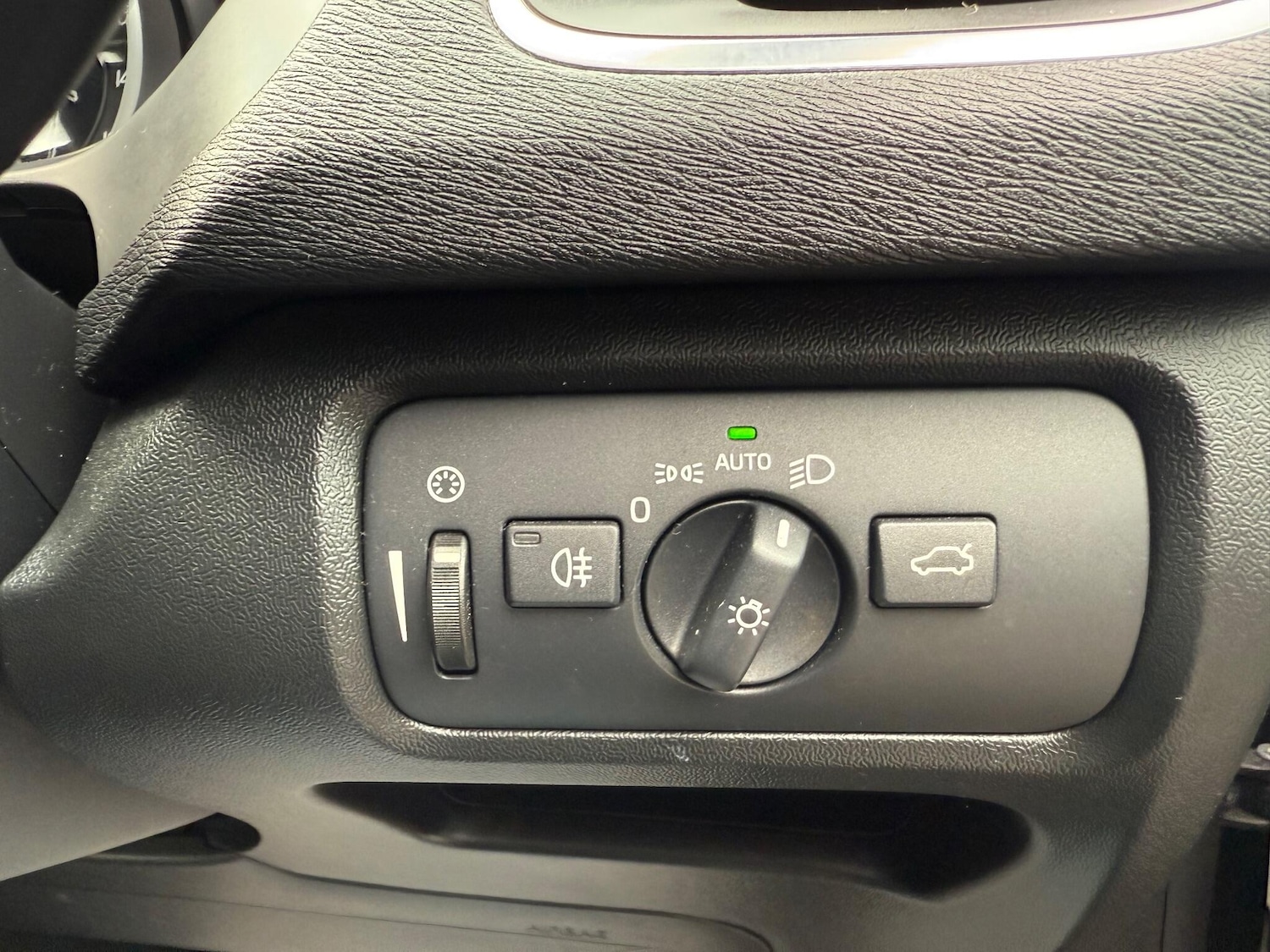 Used Volvo V40 2014 for sale - 77091730: Photo 34