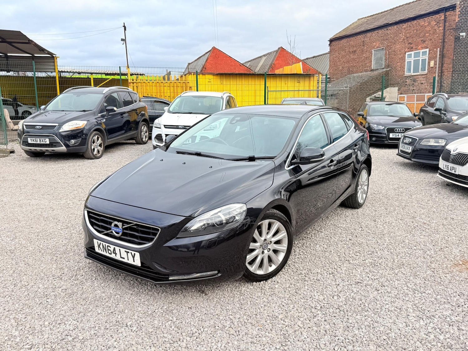 Used Volvo V40 2014 for sale - 77091730: Photo 38